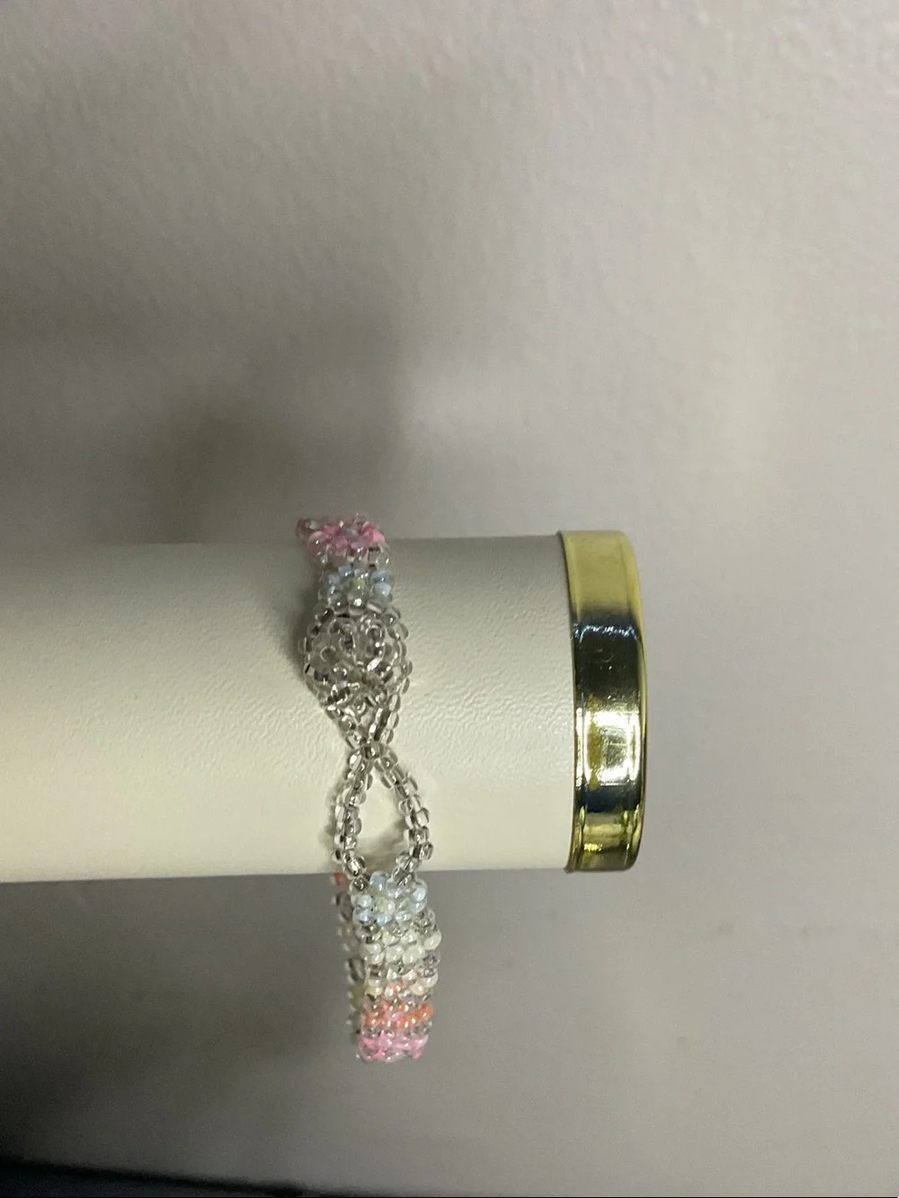 Delicate Multicolor Beaded Flower Bracelet - Pastel Pink, Peach & White